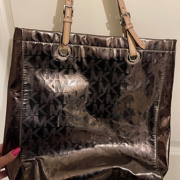 Michael Kors Handbags - Michael Kors jet set tote